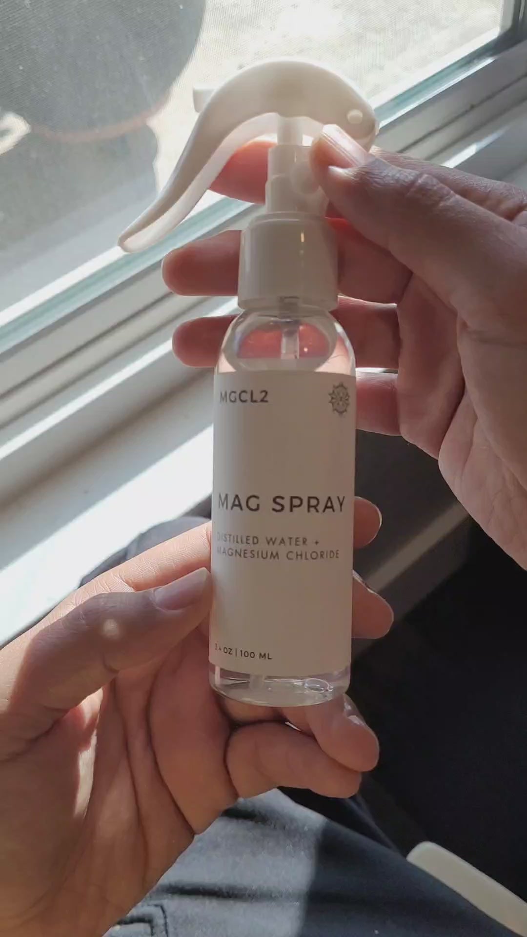 Magnesium Chloride Spray video demonstrating the locking feature and applying to the forearm.